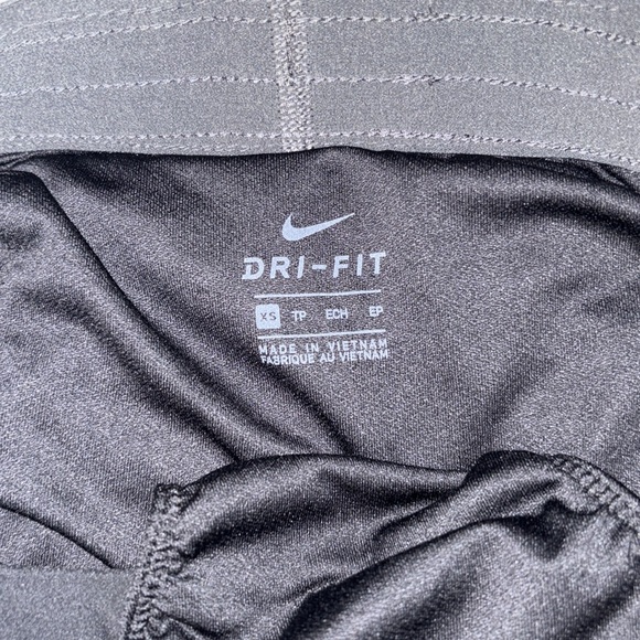 Nike Shorts size small - Picture 2 of 3